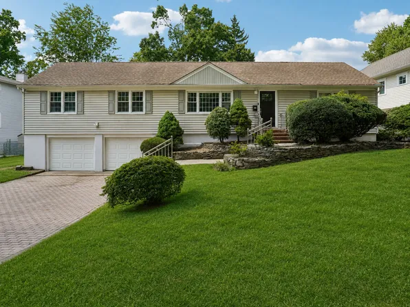 287 Buttonwood Dr, Paramus, NJ 07652