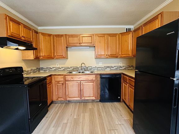 3rd image of 206 10th St APT 28