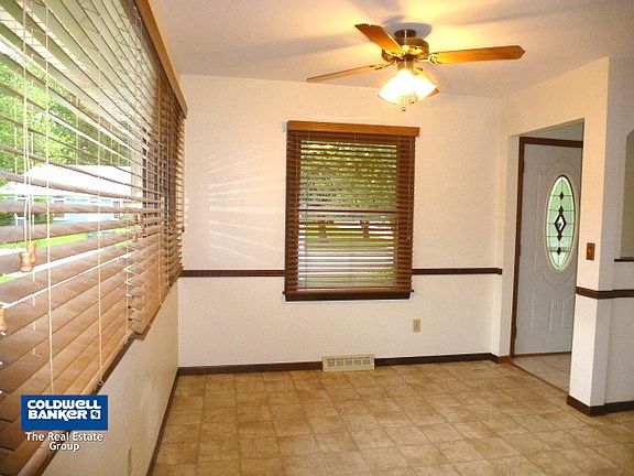 5th image of 144 Circle Dr E