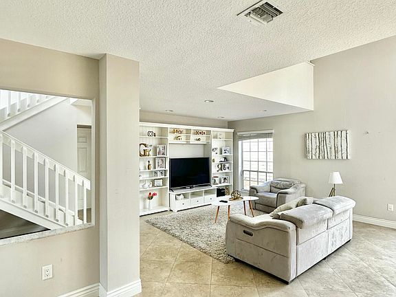 4th image of 5342 Park Place Circle