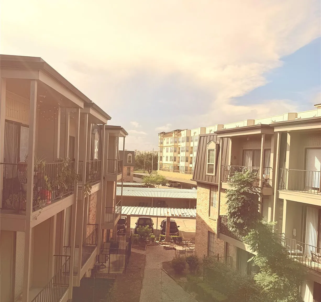 2 bed, 2.0 bath, 1224 sqft, $1,900 — Photo 2