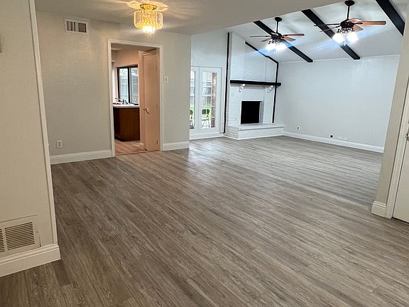 4th image of 2905 Countess Dr