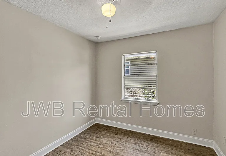 1562 Windle St — Photo 7
