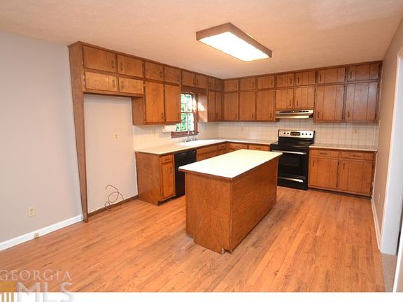 4th image of 1172 Oak Grove Cir