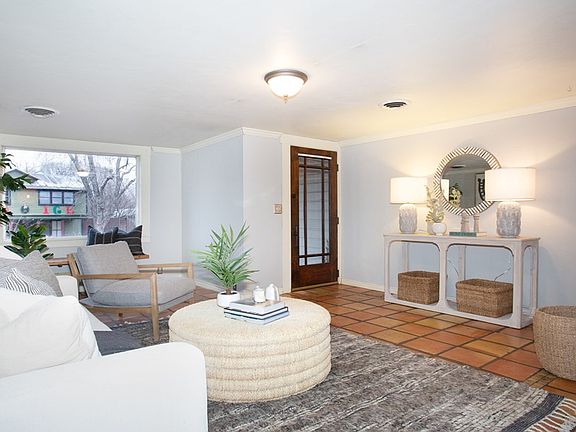 5th image of 111 W Park St