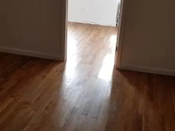 232 East 81st Street image 1 of 9