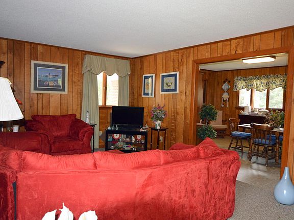 5th image of 183 Davis St