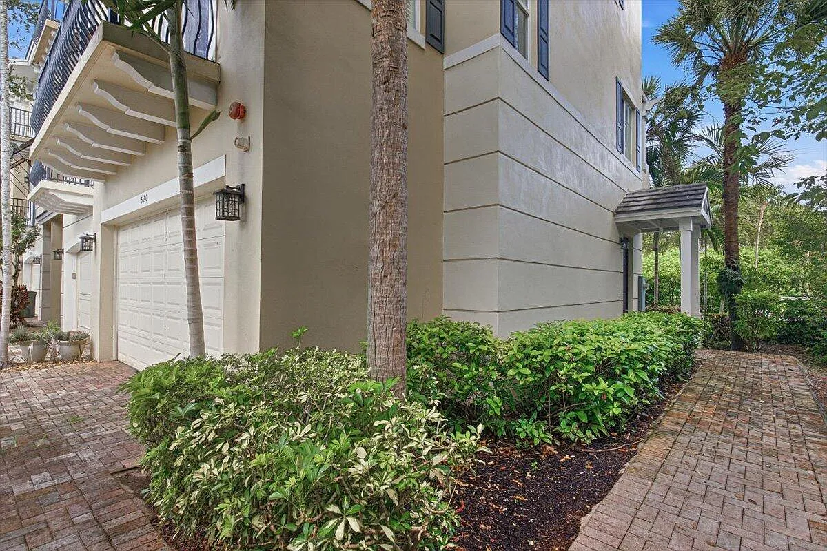 3 bed, 3.5 bath, 1957 sqft, $4,000 — Photo 4