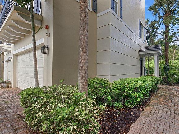 4th image of 520 NW 39th Cir