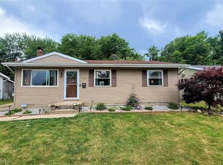424 Karen Dr, Chardon, OH 44024