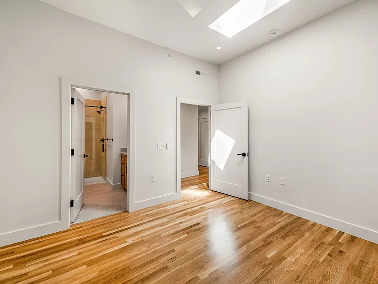 29 Page Ave — Photo 39