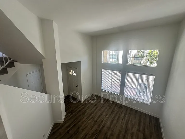 674 Warwick Ave — Photo 7