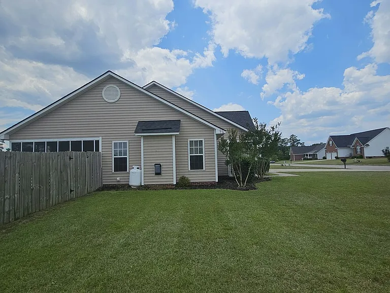 389 Ivywood Ln — Photo 6