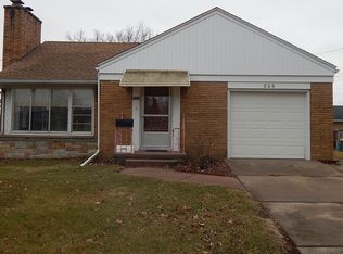 806 E Main St, Aledo, IL 61231