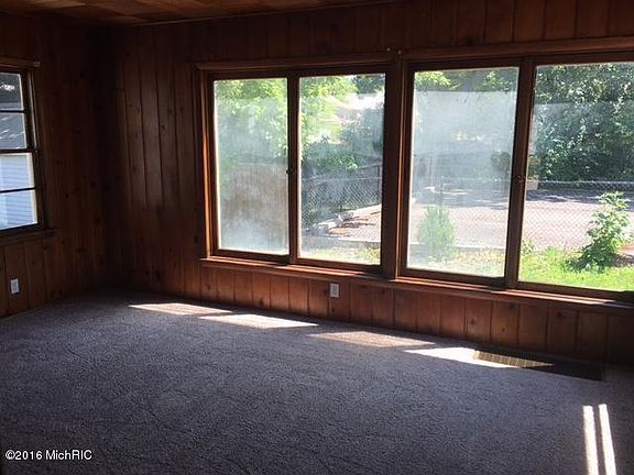 4th image of 1212 Cooper Ave SE