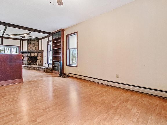 3rd image of 90 Stroudwater St