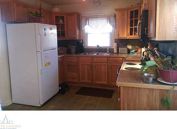 5th image of 523 Durand St