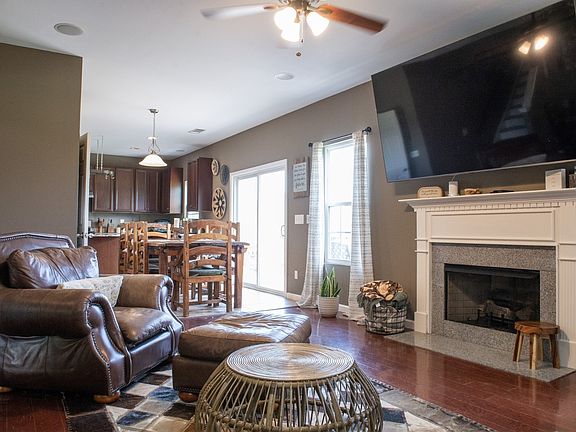 5th image of 736 Wolfeboro Ln