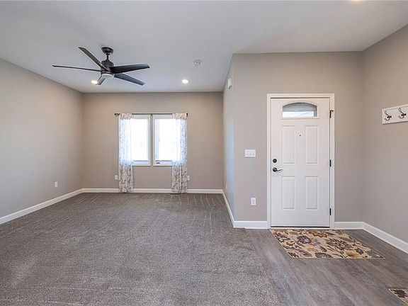 4th image of 517 Village Ln