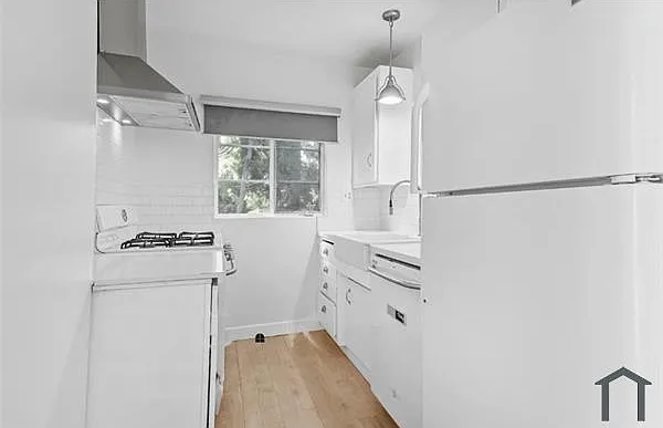 2 bed, $3,381 — Photo 3