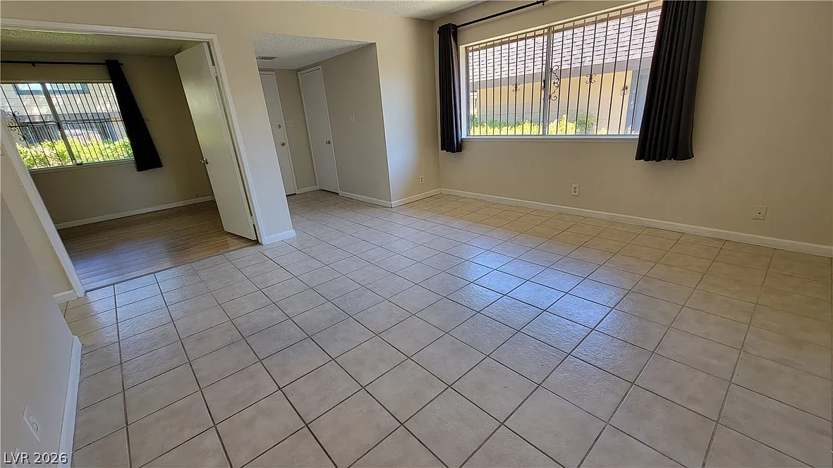 3 bed, 2.0 bath, 1068 sqft, $1,675 — Photo 3
