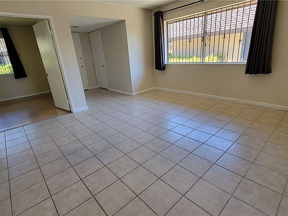 3rd image of 6168 Meadowgrass Ln