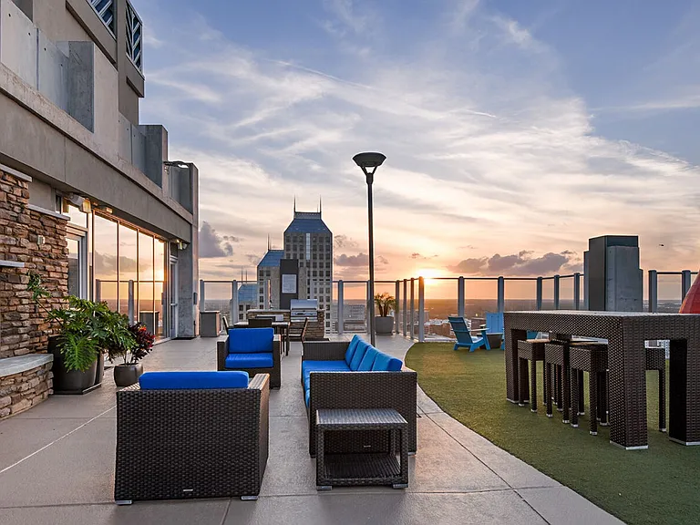 Skyhouse Orlando — Photo 7