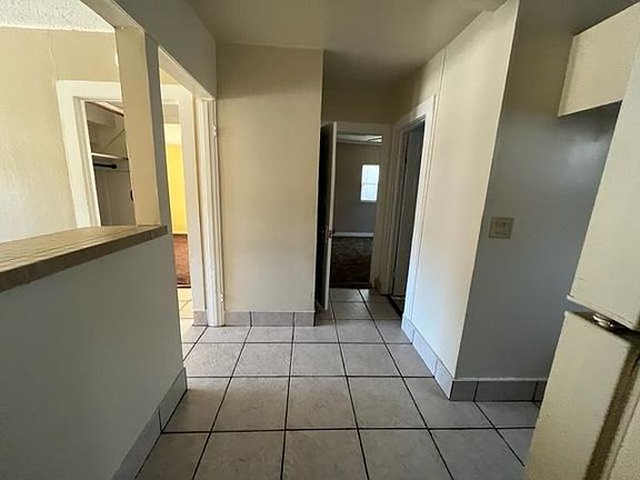 4th image of 304 Taylor Ave #1