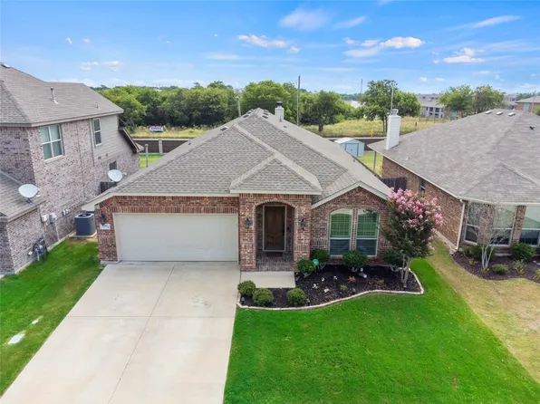 1413 Sun Dr, White Settlement, TX 76108
