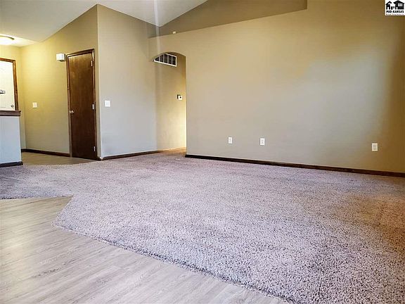 3rd image of 5 Bluestem Dr