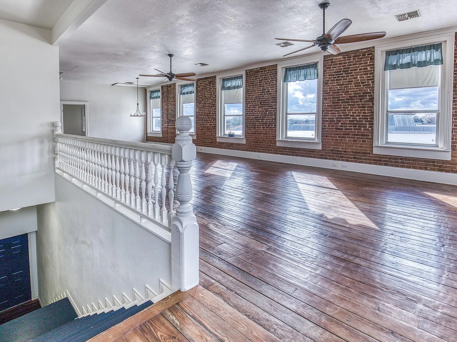 2 bed, 1.0 bath, 1793 sqft, $2,400 — Photo 4