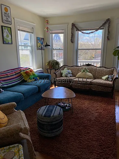 5 bed, 2.0 bath, 1600 sqft, $6,000 — Photo 3