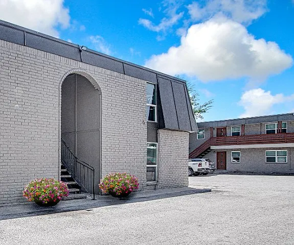 304 E Mitchell St — Photo 42