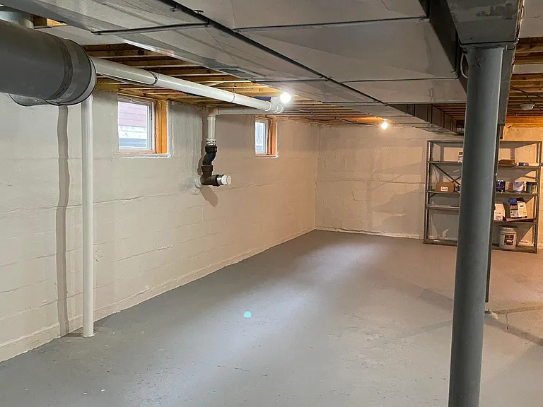126 1st Ave NW — Photo 16