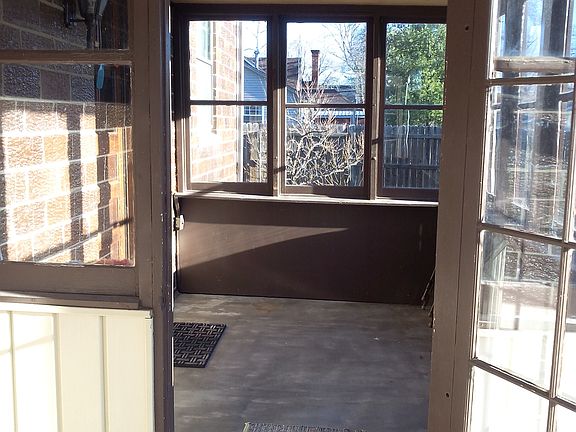 3rd image of 720 S Broadway St