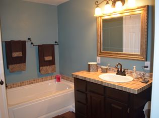 1094 Irvington Dr, Eugene, OR 97404