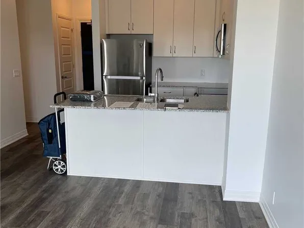 102 Grovewood Cmn #320, Oakville, ON L6H 0X2