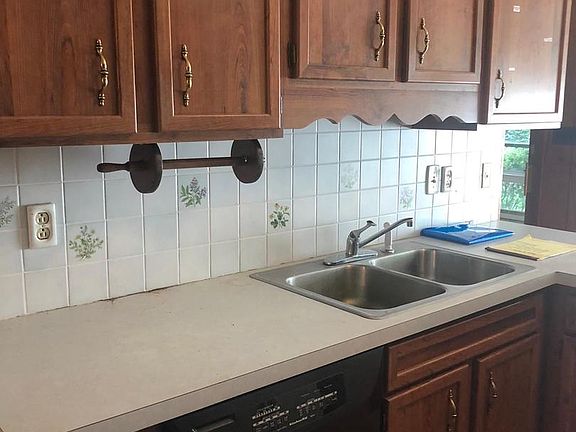 3rd image of 3103 Woolsey Dr