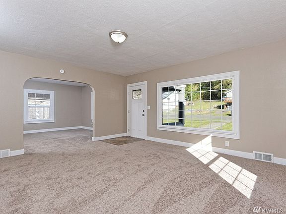 4th image of 2610 Queets Ave