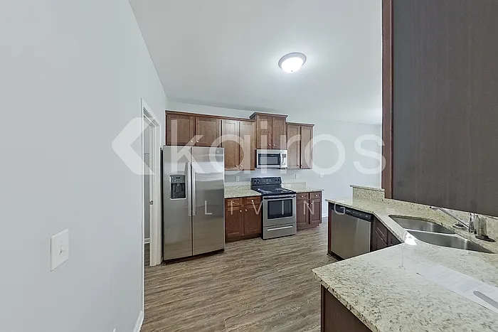 1332 Bass Ln — Photo 4