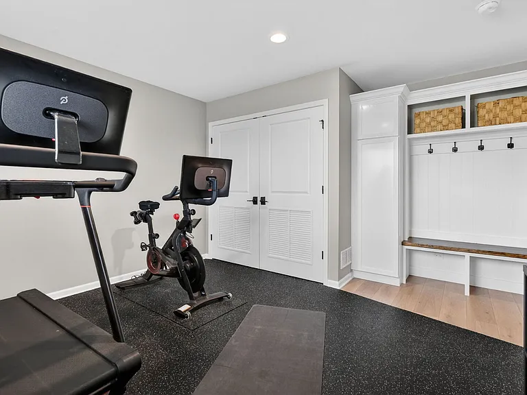 30W142 Wheeler Cir — Photo 40