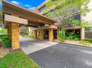 665 NE 195th St APT 220, Miami, FL 33179