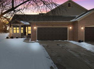 11 Spruce Ct, Bloomington, IL 61704