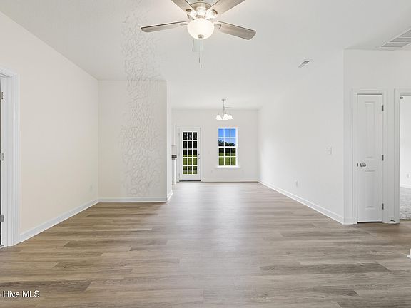 3rd image of 571 Ludford Road