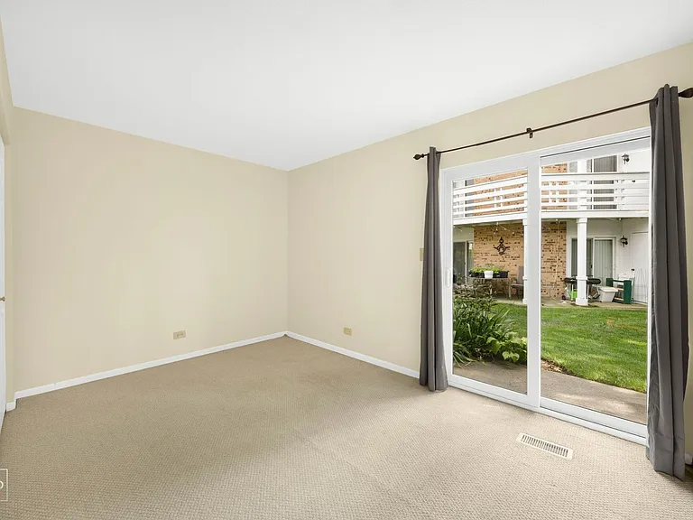 1081 Courtland Dr — Photo 11
