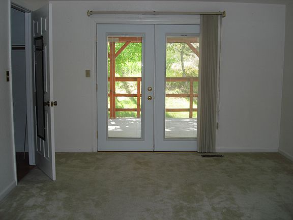 master bedroom w/walk in closet
