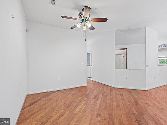 4th image of 1310 Scottsdale Dr Unit 232