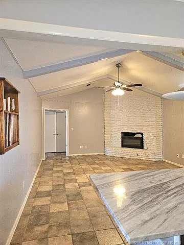 3 bed, 2.0 bath, 2022 sqft, $2,000 — Photo 2