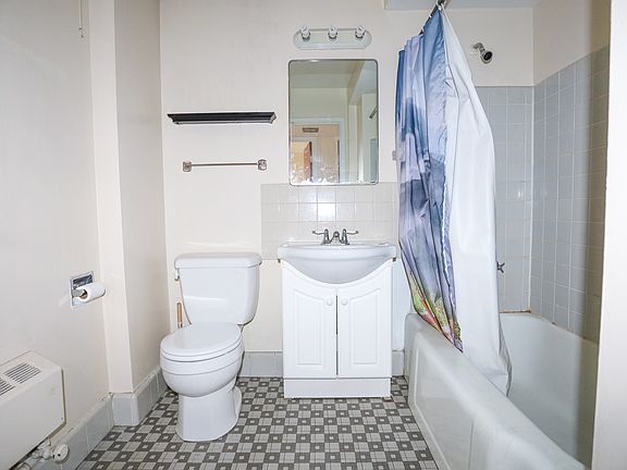5th image of 2123 W Farragut Ave APT 2J
