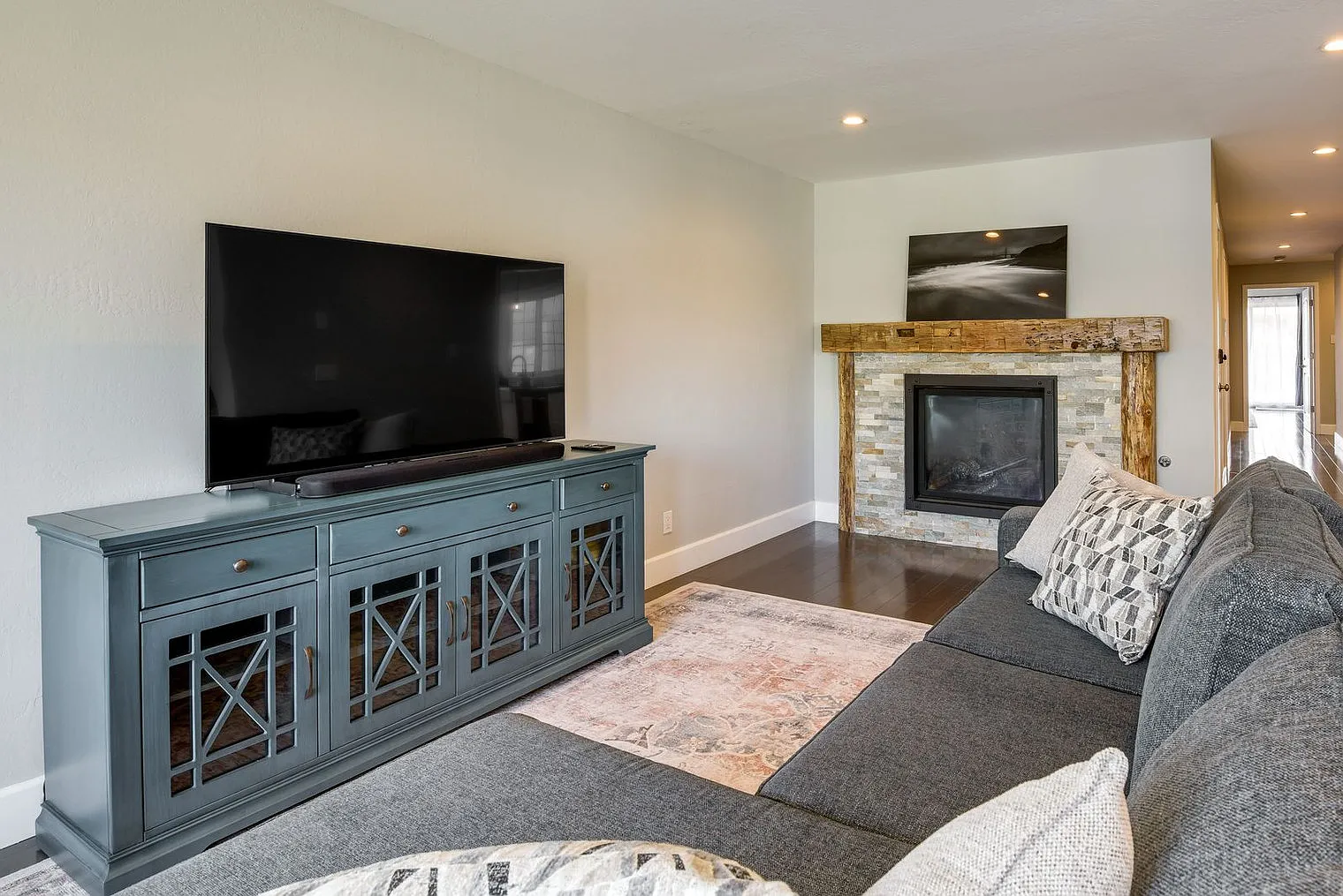 3 bed, 2.0 bath, 1194 sqft, $5,631 — Photo 3